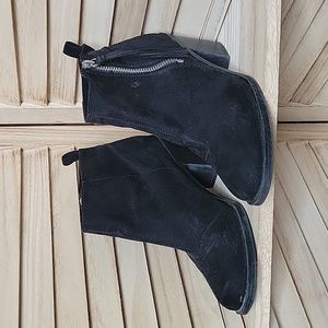 Black Chunky heel bootie